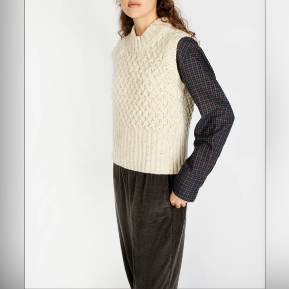 Irelands Eye Sweaters - Irelands Eye Size Medium Wool Cashmere Cropped Vest Cream Sleeveless Sweater